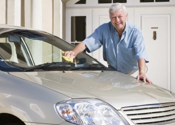 Autoscheiben richtig reinigen | Fenster Innen & Außen säubern